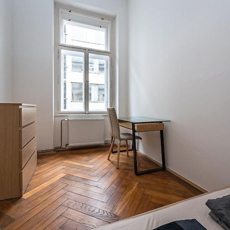 New Town Central Apartment Praag Buitenkant foto