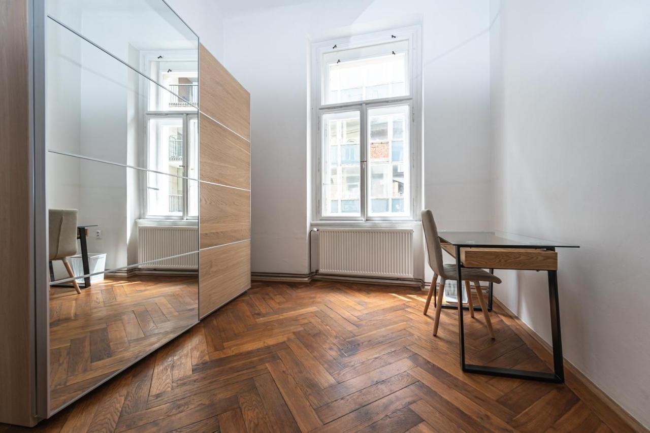 New Town Central Apartment Praag Buitenkant foto