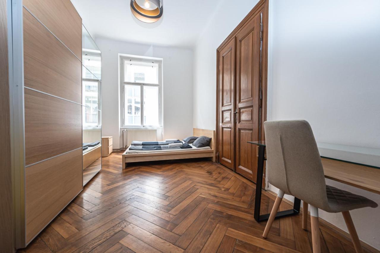 New Town Central Apartment Praag Buitenkant foto
