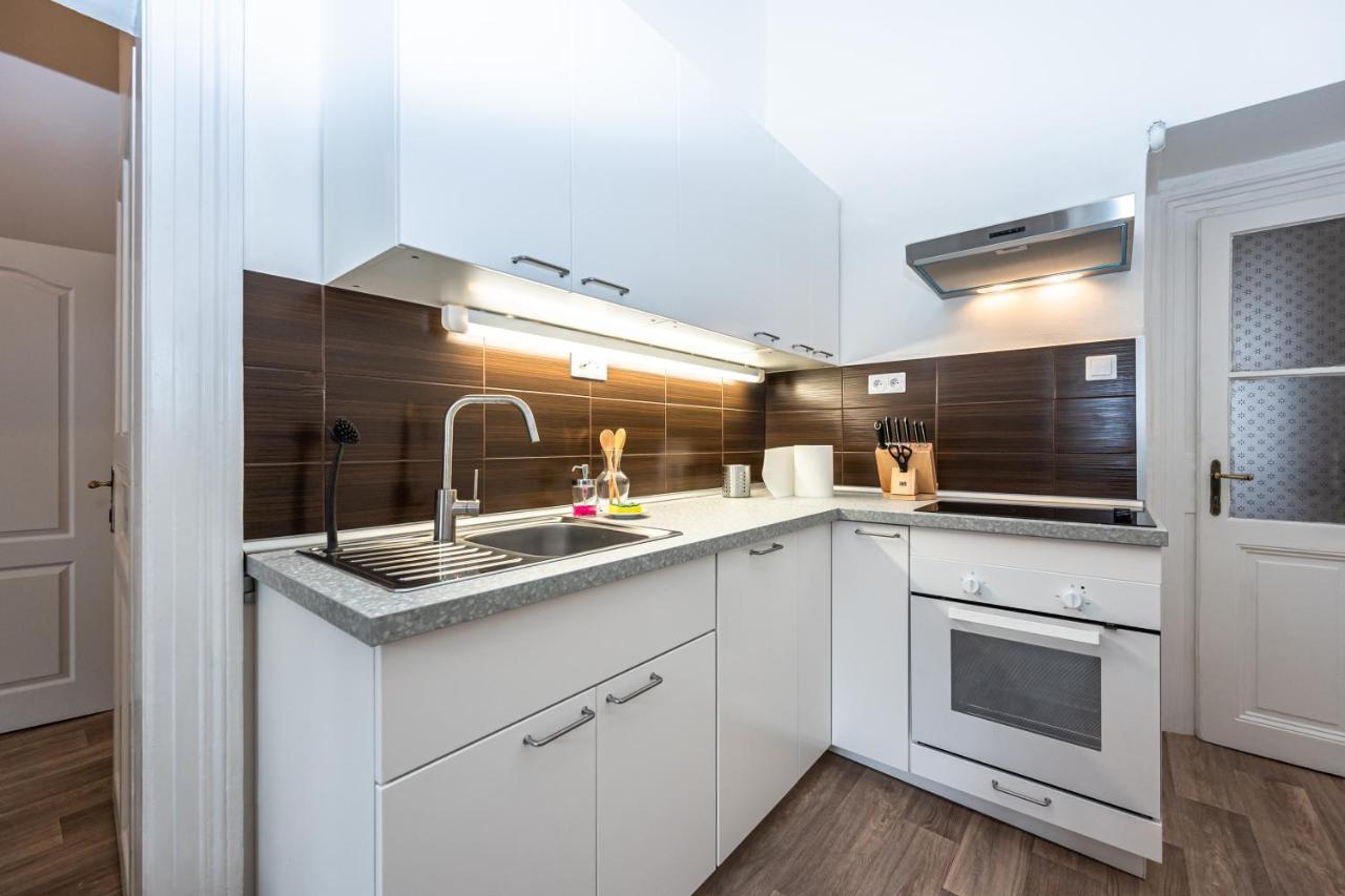 New Town Central Apartment Praag Buitenkant foto