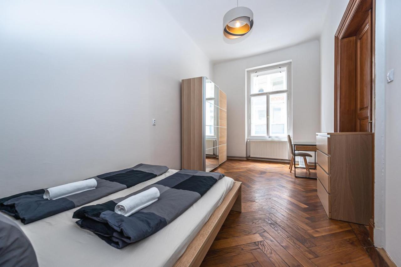 New Town Central Apartment Praag Buitenkant foto